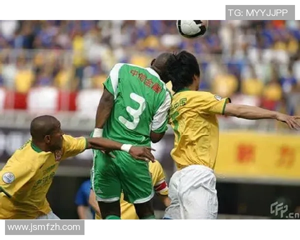 年轻帅哥足球明星风采尽显青春魅力与运动激情的精彩瞬间